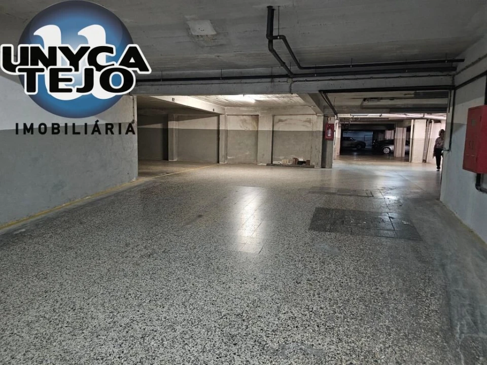 Garagem para Venda em Costa da Caparica Foto 4