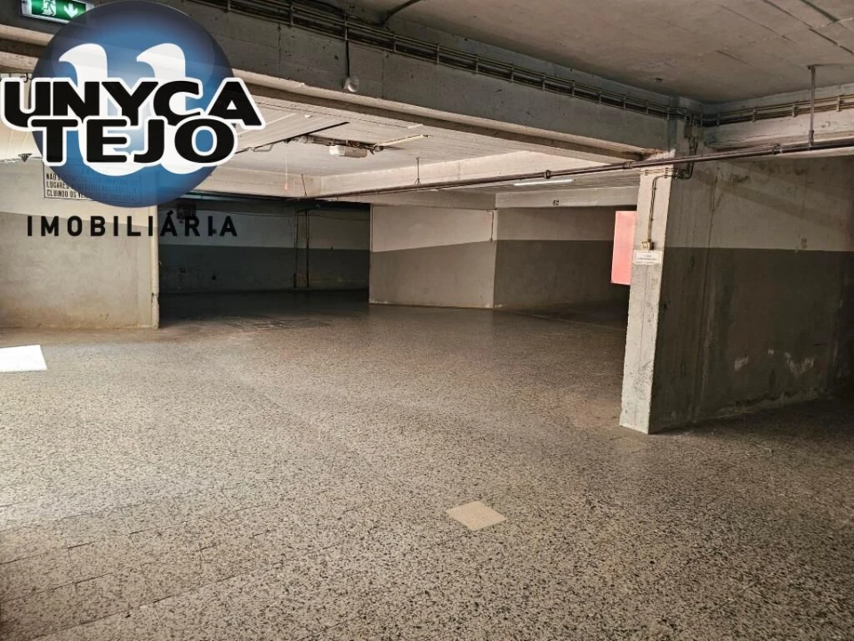 Garagem para Venda em Costa da Caparica Foto 7