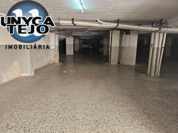 Garagem para Venda em Costa da Caparica
