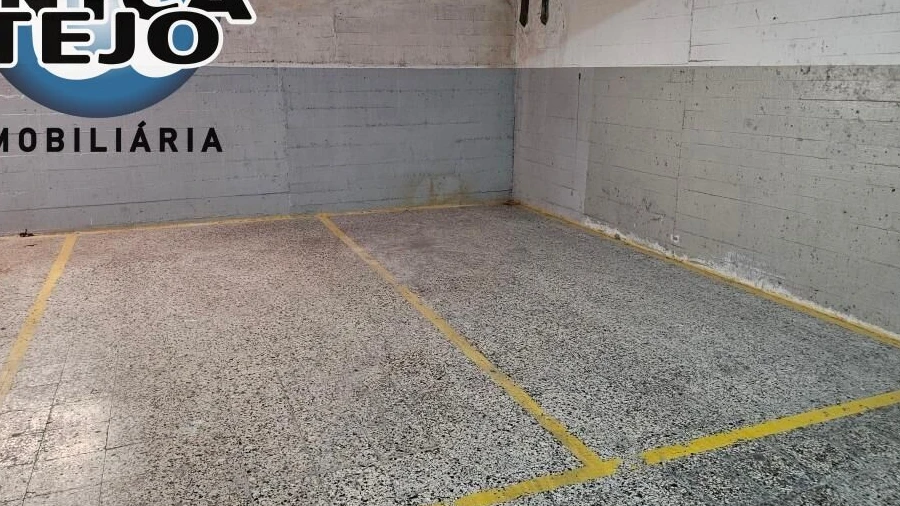 Garagem para Venda em Costa da Caparica