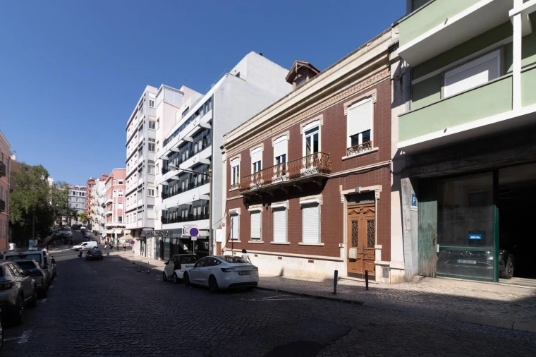 Moradia T7 para Venda em Santo António Foto 8