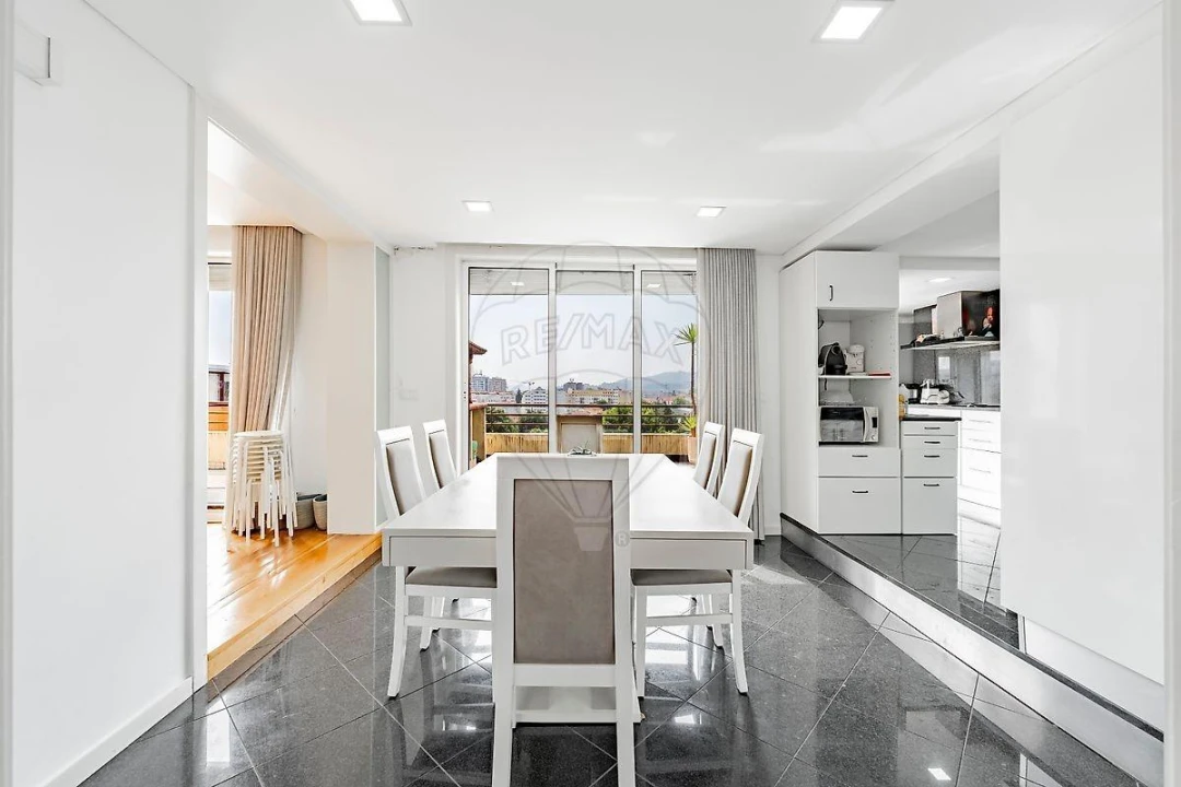 Apartamento T4 para Venda em Arcozelo Foto 10