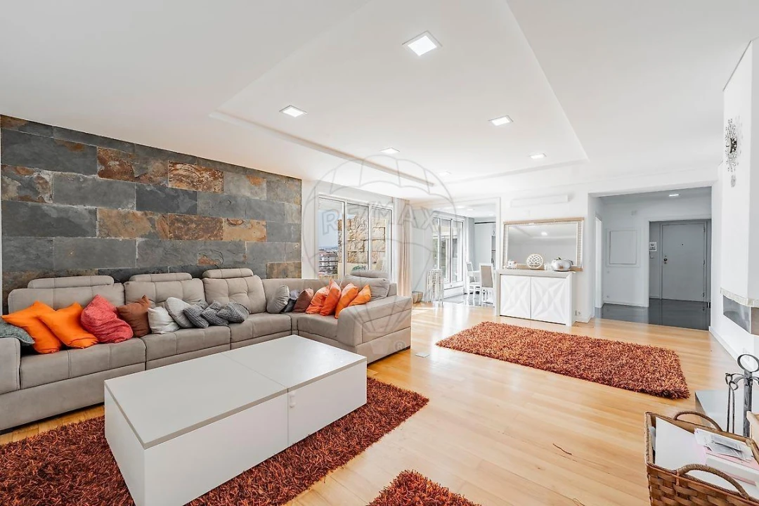 Apartamento T4 para Venda em Arcozelo Foto 14