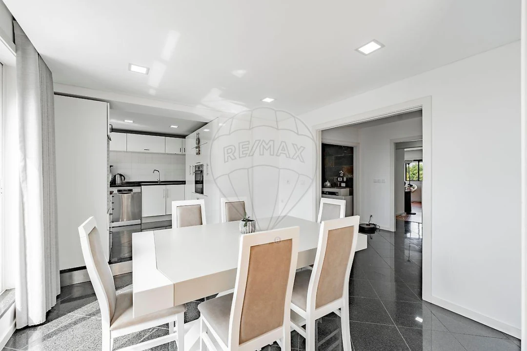 Apartamento T4 para Venda em Arcozelo Foto 3