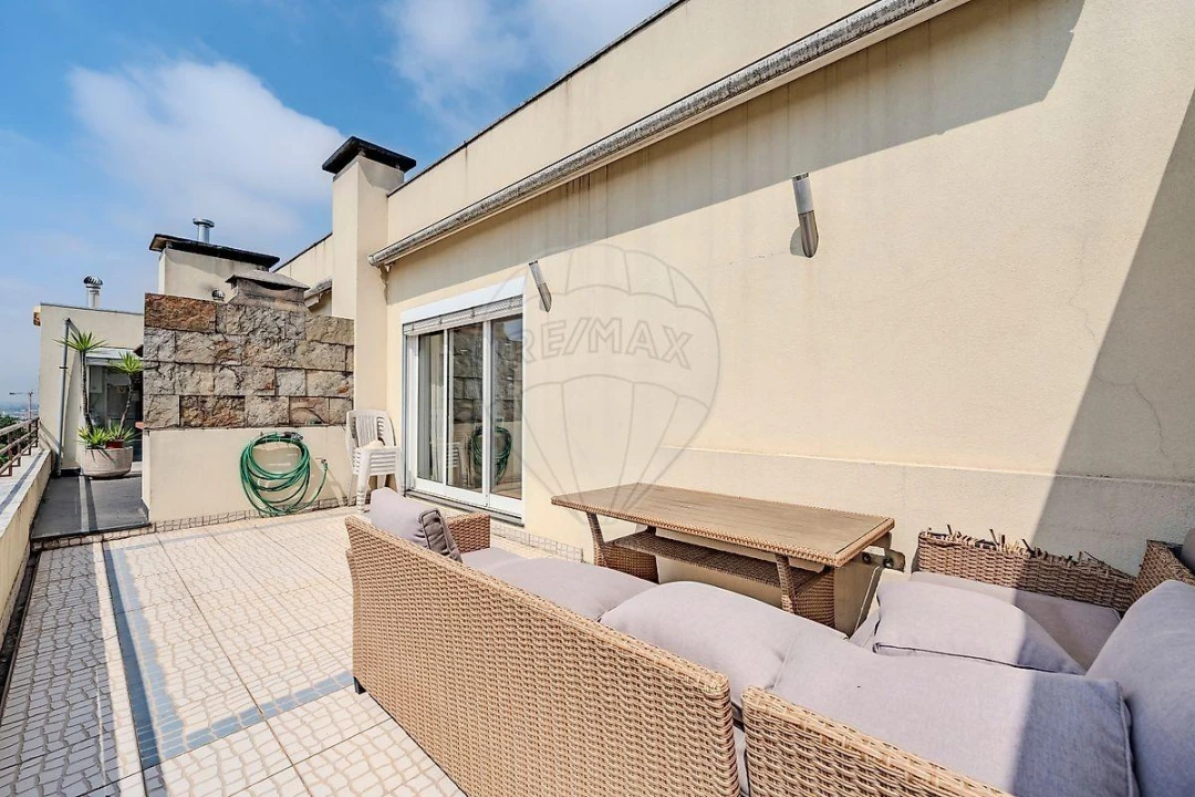 Apartamento T4 para Venda em Arcozelo Foto 31