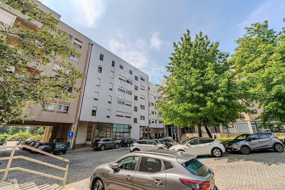 Apartamento T4 para Venda em Arcozelo Foto 34