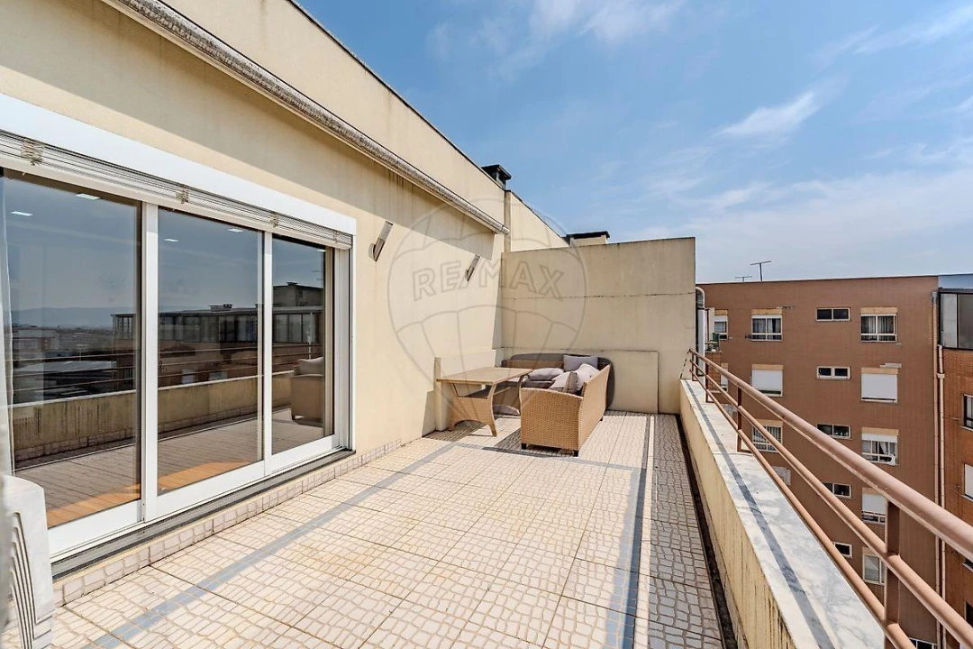 Apartamento T4 para Venda em Arcozelo Foto 35
