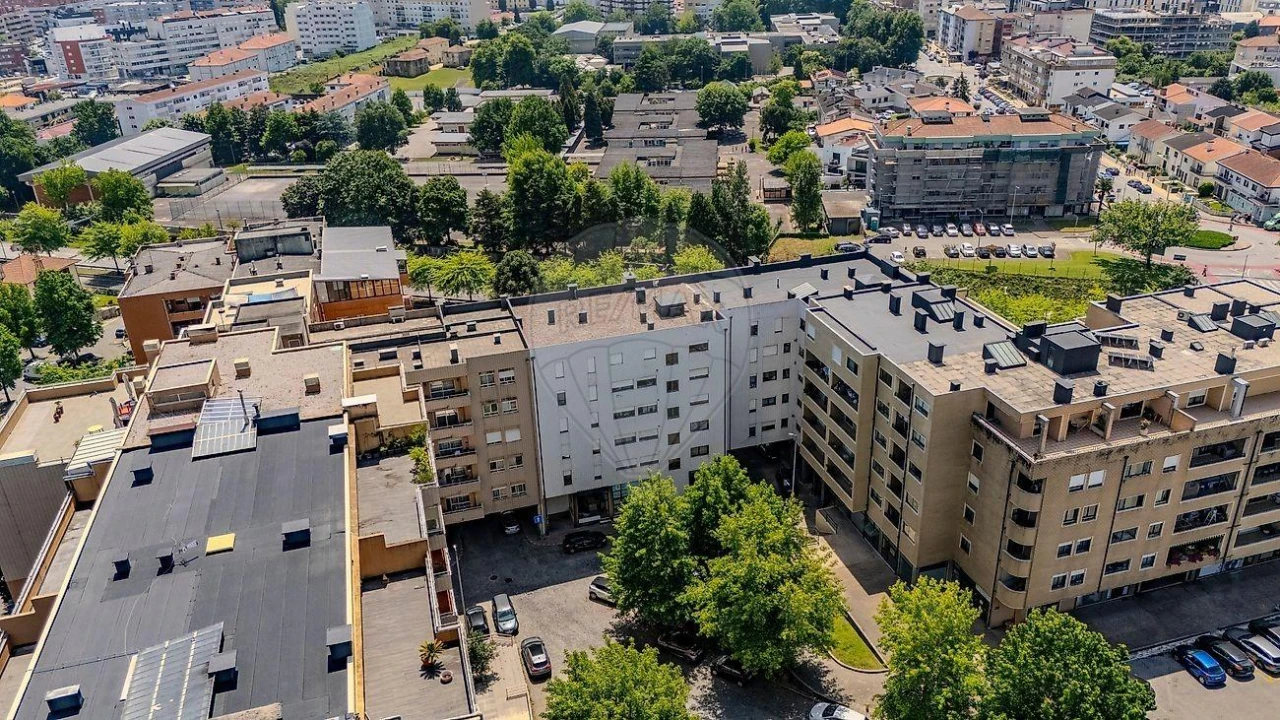 Apartamento T4 para Venda em Arcozelo Foto 36