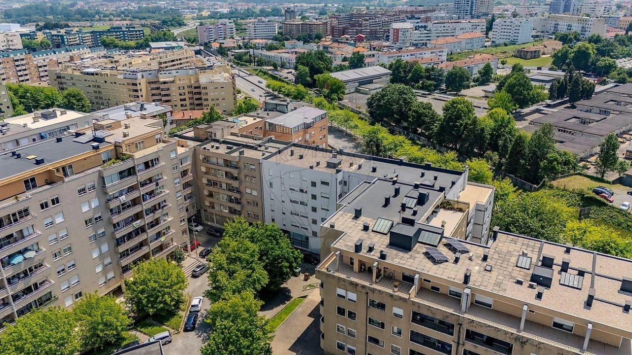 Apartamento T4 para Venda em Arcozelo Foto 37