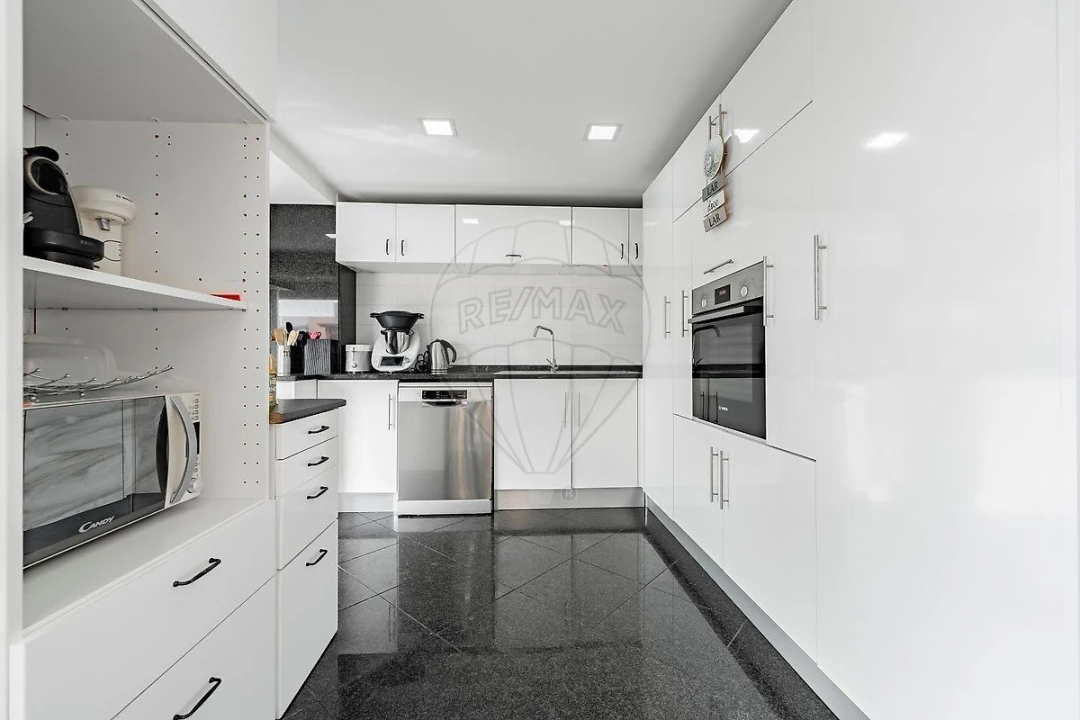 Apartamento T4 para Venda em Arcozelo Foto 4
