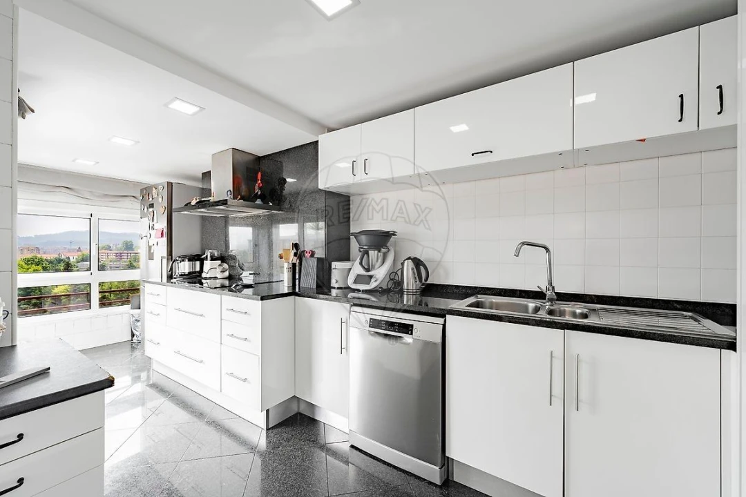 Apartamento T4 para Venda em Arcozelo Foto 6