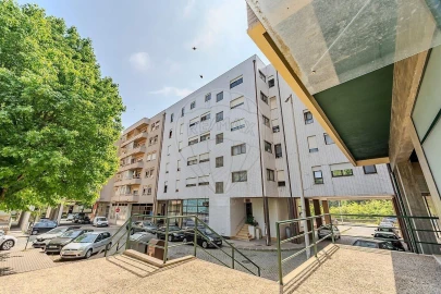 Apartamento T4 para Venda em Arcozelo
