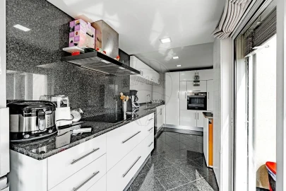 Apartamento T4 para Venda em Arcozelo