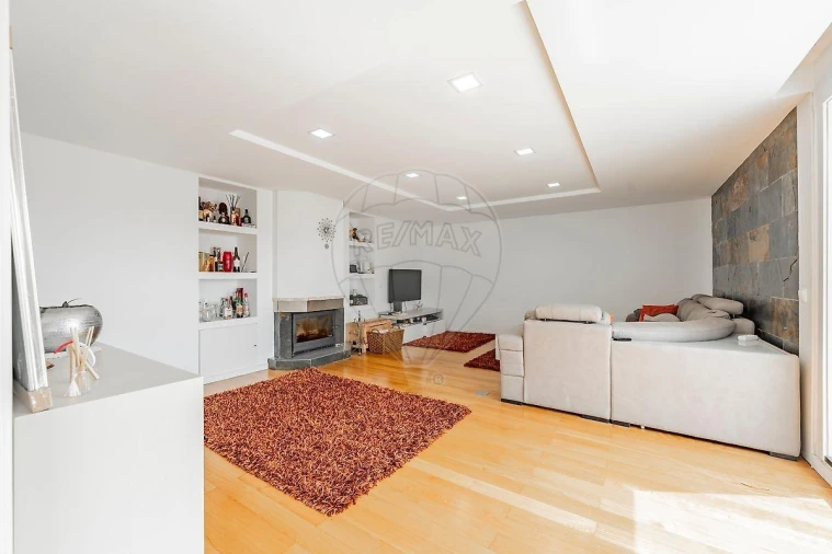Apartamento T4 para Venda em Arcozelo Foto 17