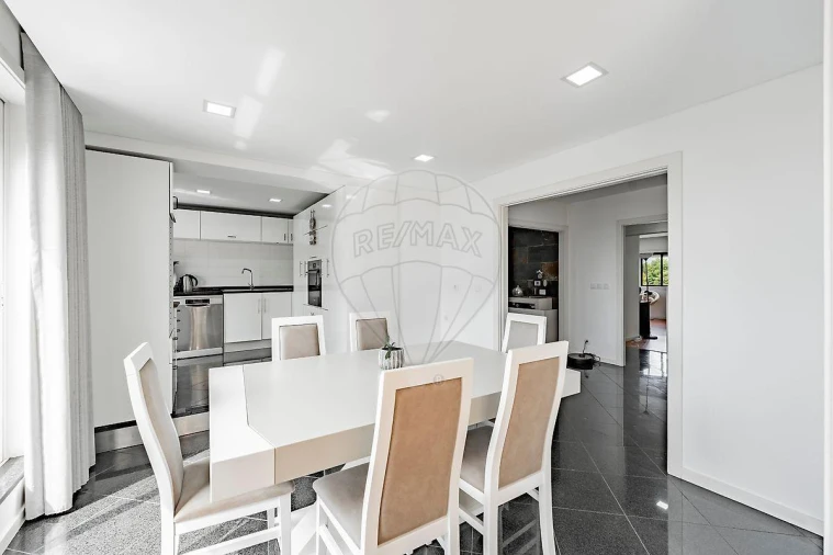 Apartamento T4 para Venda em Arcozelo Foto 3