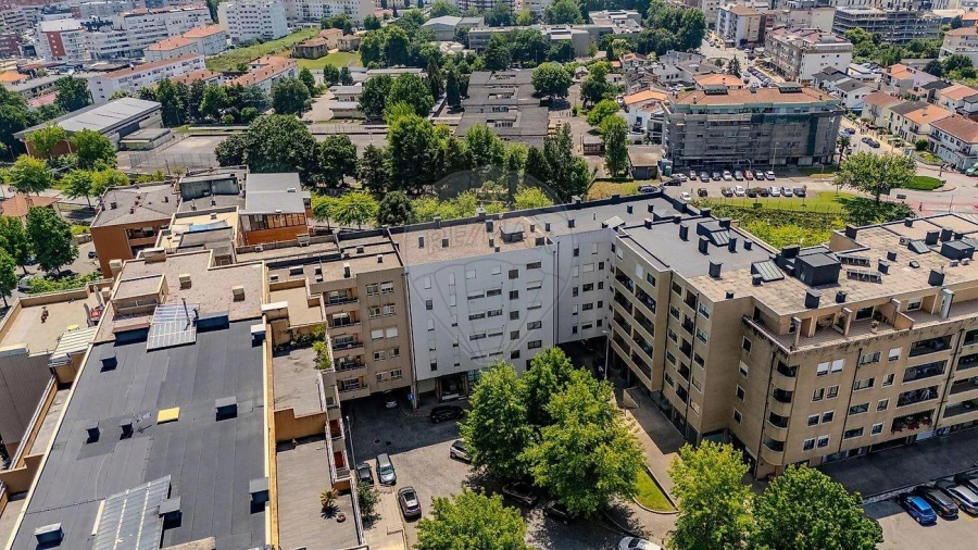 Apartamento T4 para Venda em Arcozelo Foto 36