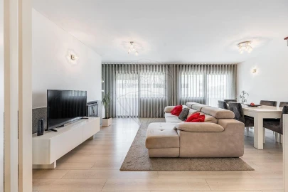 Apartamento T3 para Venda em Candoso Santiago e Mascotelos
