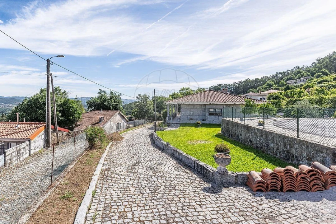 Moradia T3 para Venda em Oliveira, São Paio e São Sebastião Foto 35