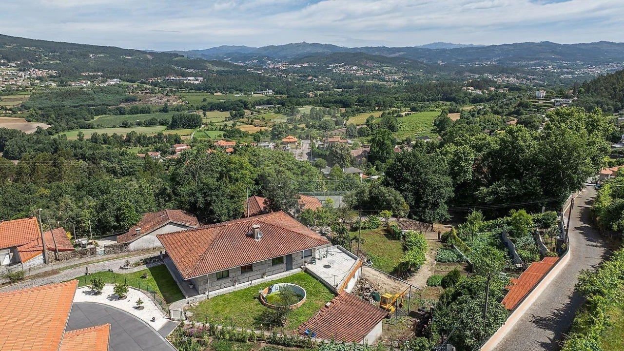 Moradia T3 para Venda em Oliveira, São Paio e São Sebastião Foto 37