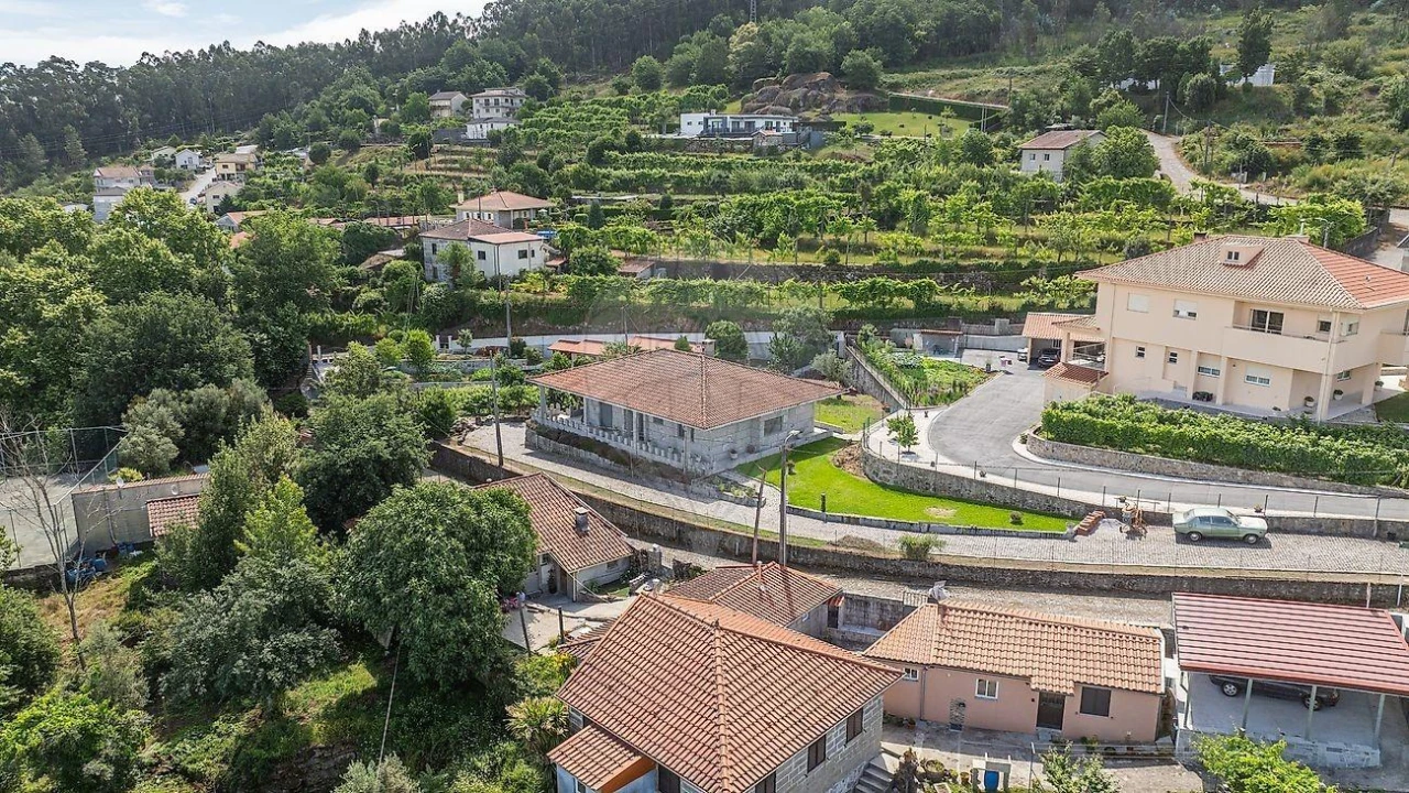 Moradia T3 para Venda em Oliveira, São Paio e São Sebastião Foto 38