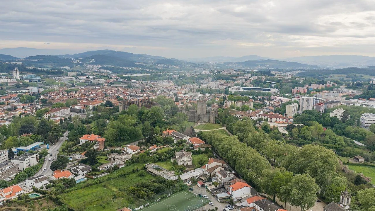 Moradia T2 para Venda em Oliveira, São Paio e São Sebastião Foto 2