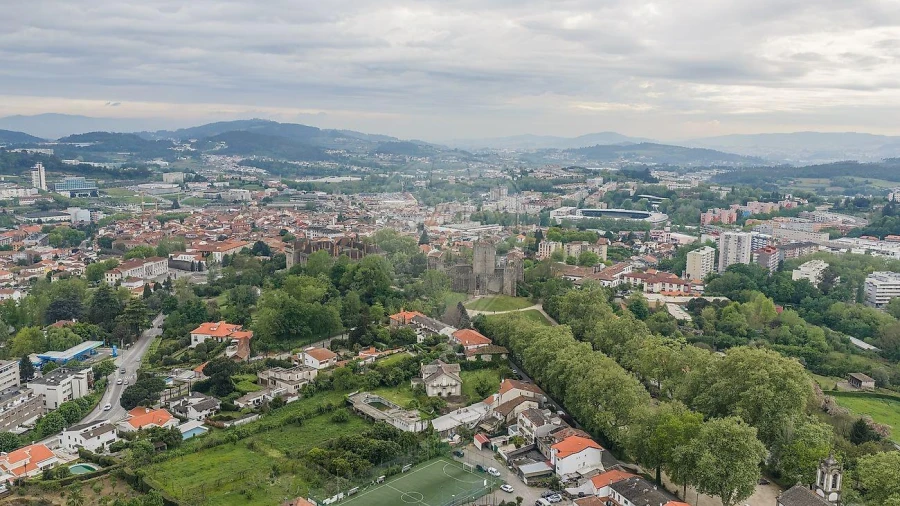Moradia T2 para Venda em Oliveira, São Paio e São Sebastião Foto 2