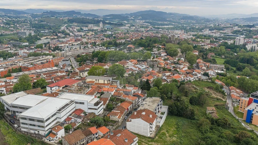 Moradia T2 para Venda em Oliveira, São Paio e São Sebastião Foto 5