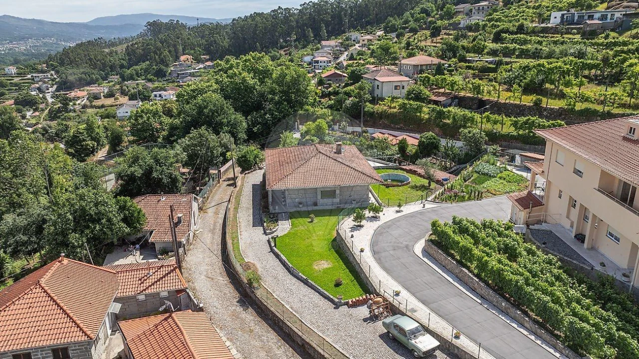 Moradia T3 para Venda em Oliveira, São Paio e São Sebastião Foto 35