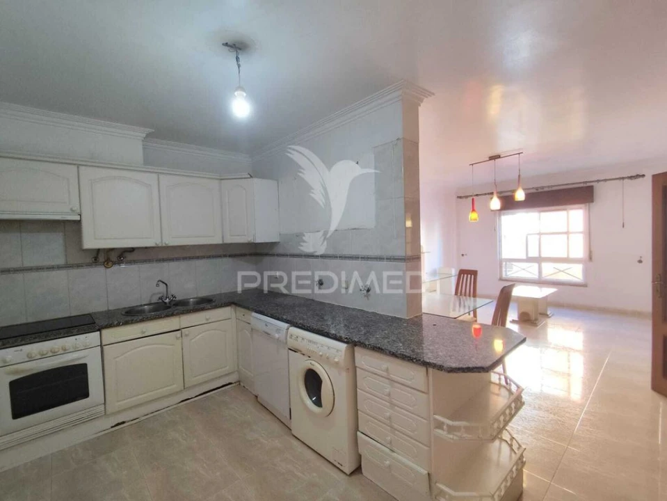 Apartamento T2 para Venda em Algueirão-Mem Martins Foto 2