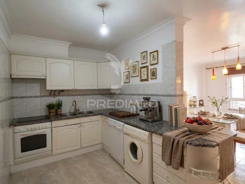 Apartamento T2 para Venda em Algueirão-Mem Martins Foto 1