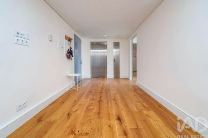 Moradia T4 para Venda em Santa Barbara de Nexe