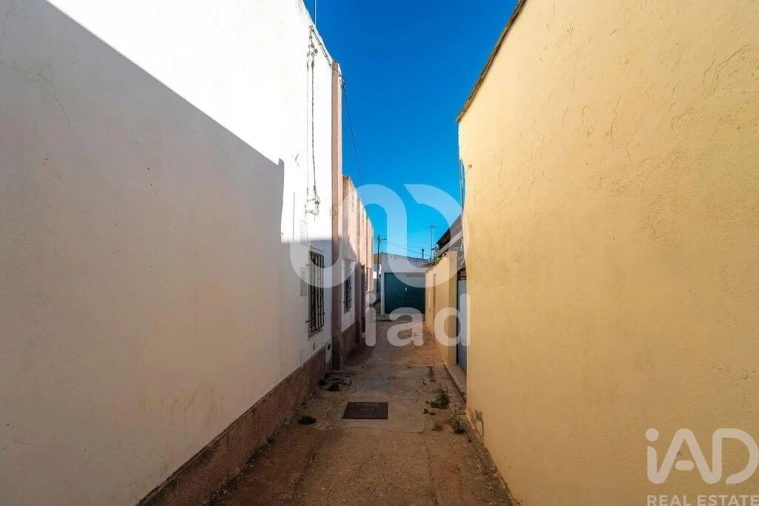 Moradia para Venda em Quelfes Foto 36