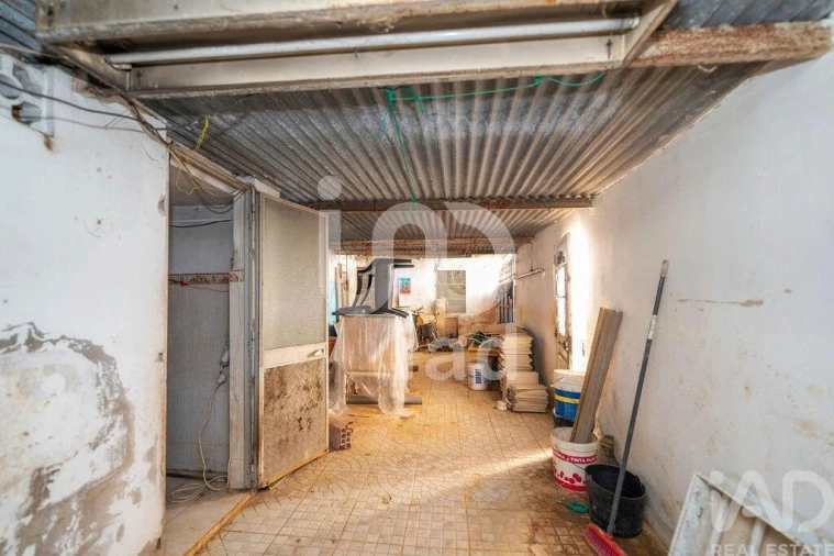 Moradia para Venda em Quelfes Foto 5