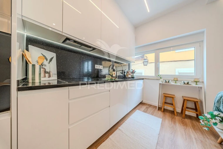 Apartamento T3 para Venda em Almada, Cova da Piedade, Pragal e Cacilhas Foto 3