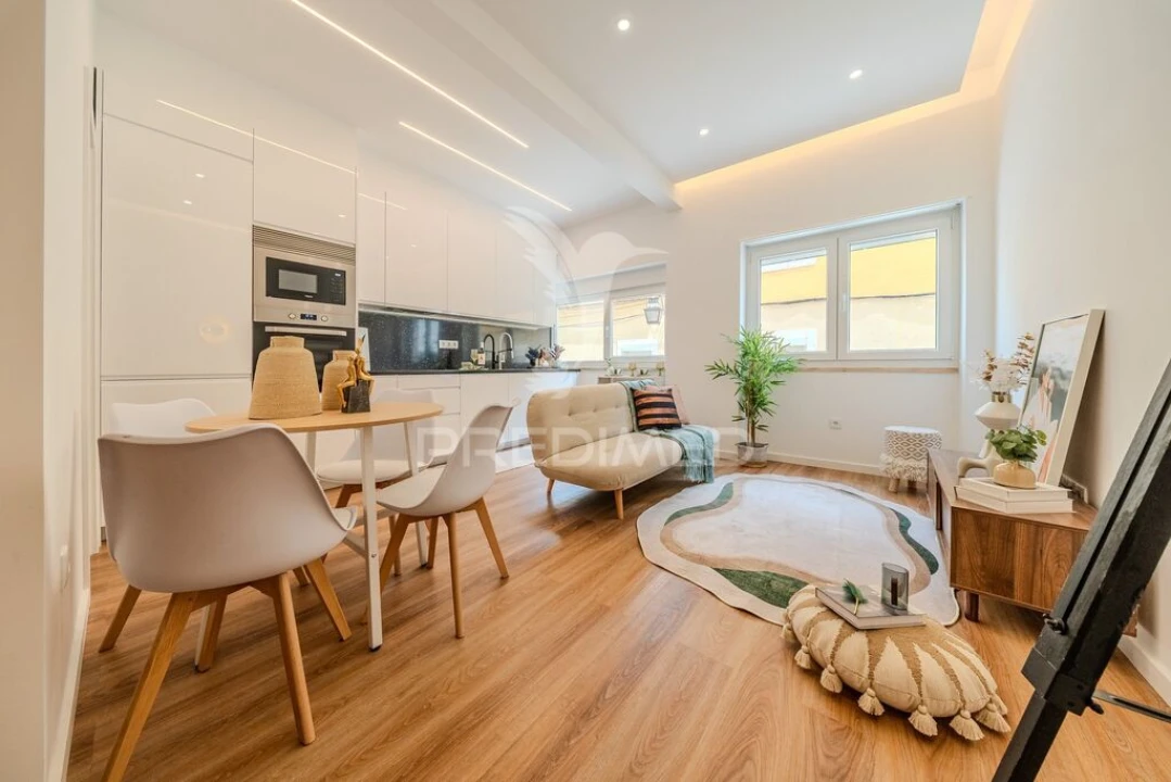 Apartamento T3 para Venda em Almada, Cova da Piedade, Pragal e Cacilhas Foto 1