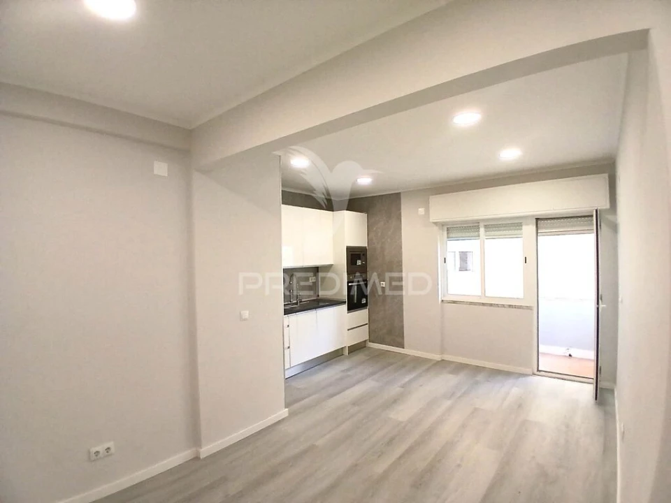 Apartamento T1 para Venda em Venteira Foto 2