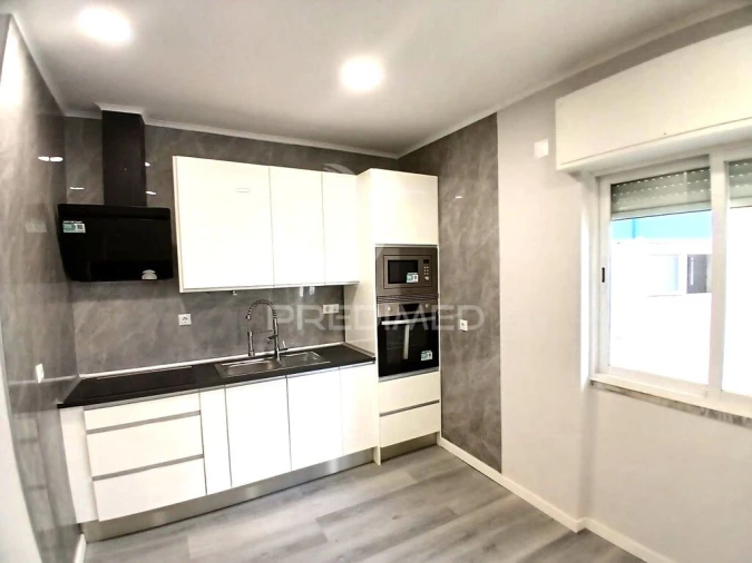 Apartamento T1 para Venda em Venteira Foto 4