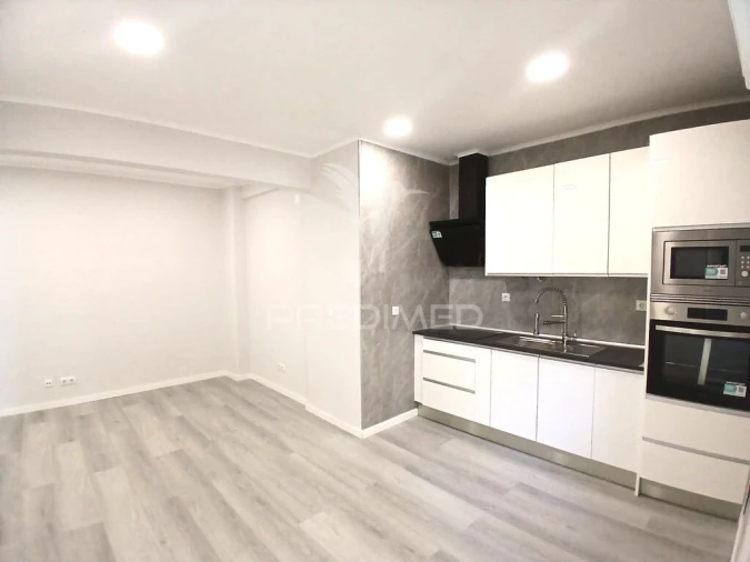 Apartamento T1 para Venda em Venteira Foto 3