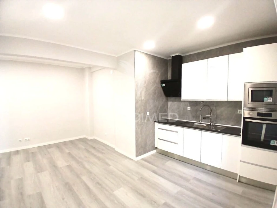 Apartamento T1 para Venda em Venteira Foto 5