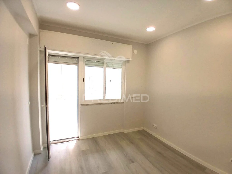 Apartamento T1 para Venda em Venteira Foto 11
