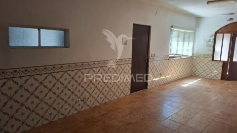 Moradia T2 para Venda em Arneiro das Milhariças