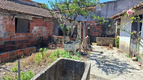 Moradia T2 para Venda em Arneiro das Milhariças