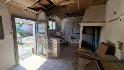 Moradia T2 para Venda em Arneiro das Milhariças