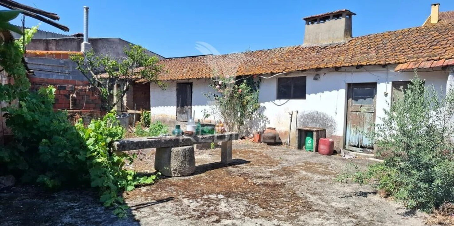 Moradia T2 para Venda em Arneiro das Milhariças Foto 14