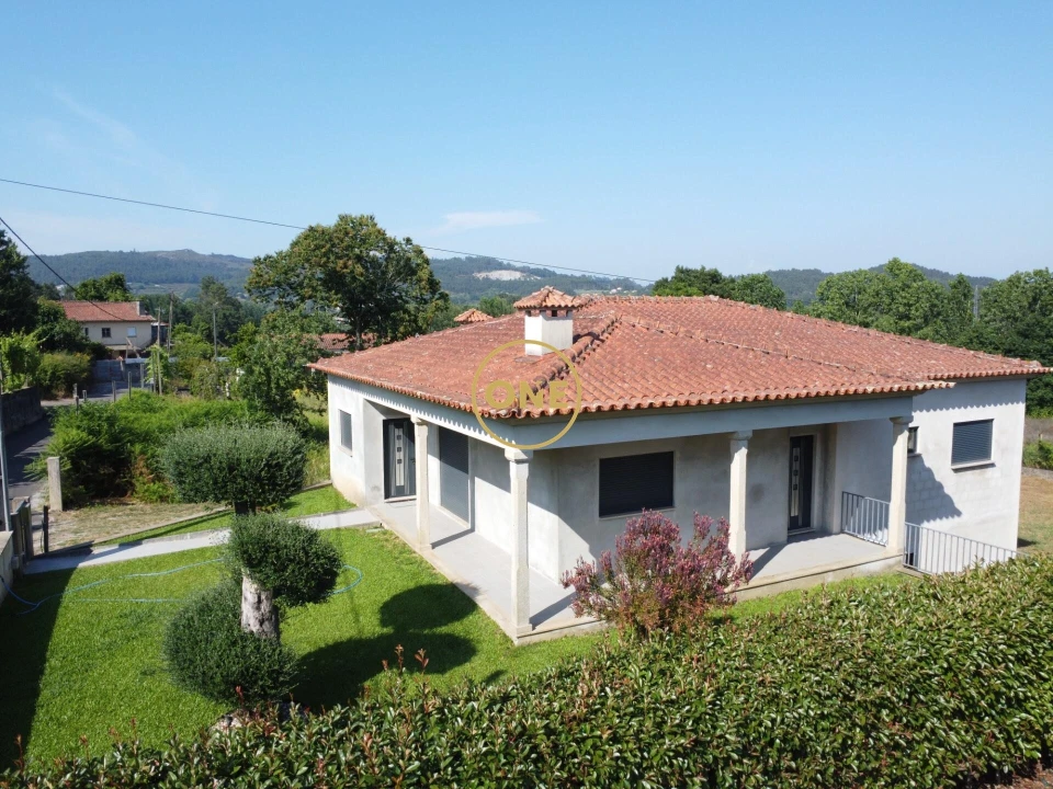 Moradia T3 para Venda em Sabariz Foto 3