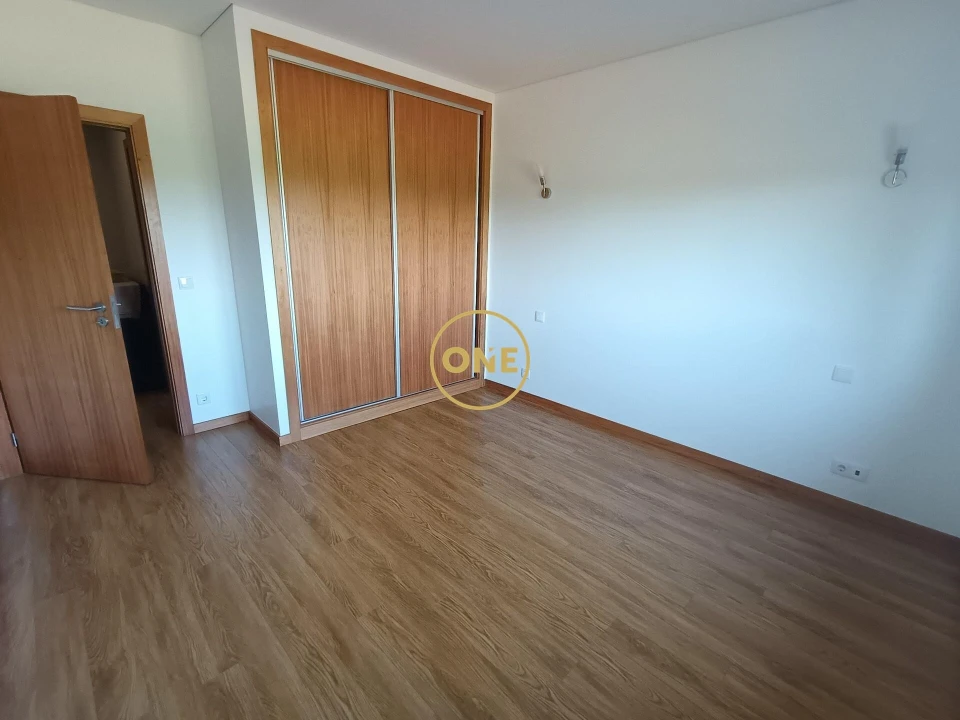 Moradia T3 para Venda em Sabariz Foto 18