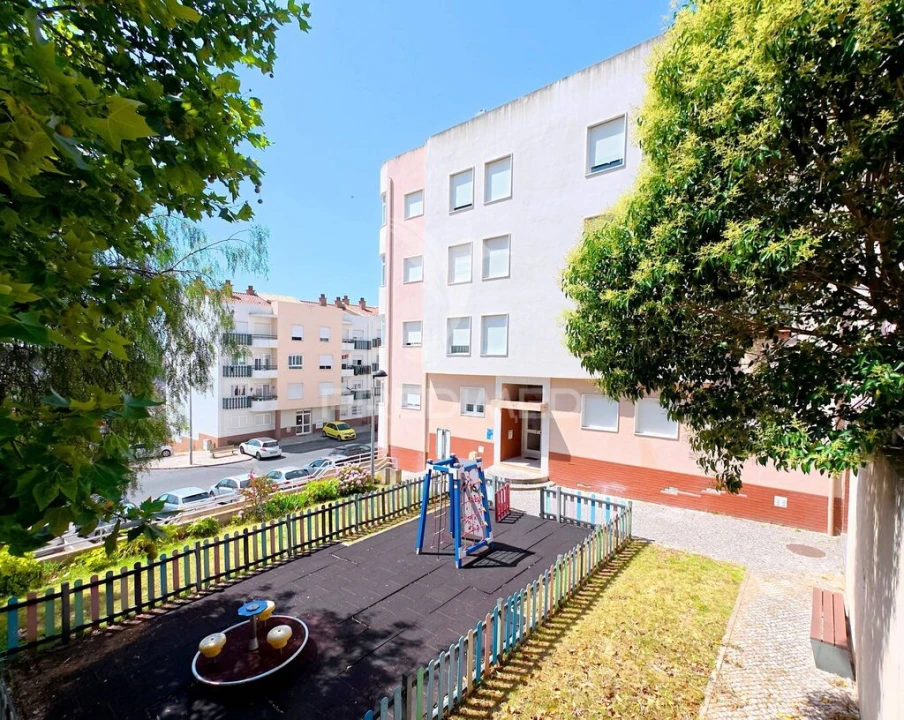 Apartamento T2 para Venda em Vialonga Foto 1