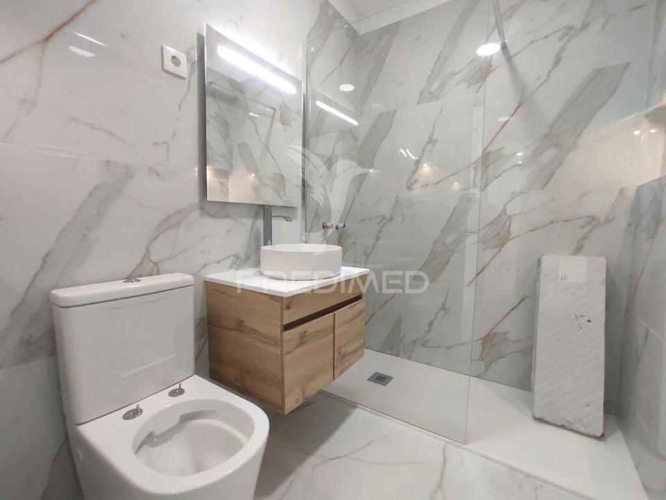 Apartamento T1 para Venda em Alfragide Foto 11