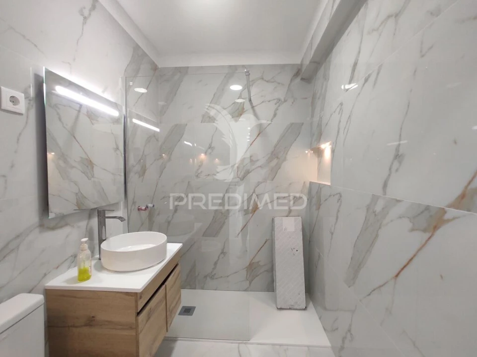 Apartamento T1 para Venda em Alfragide Foto 10