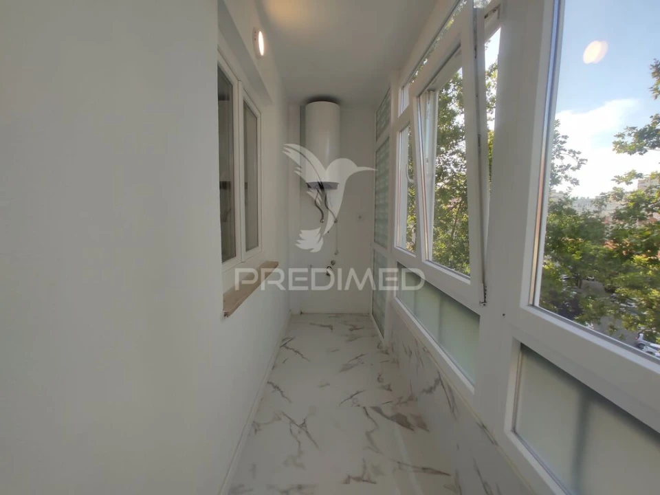 Apartamento T1 para Venda em Alfragide Foto 3